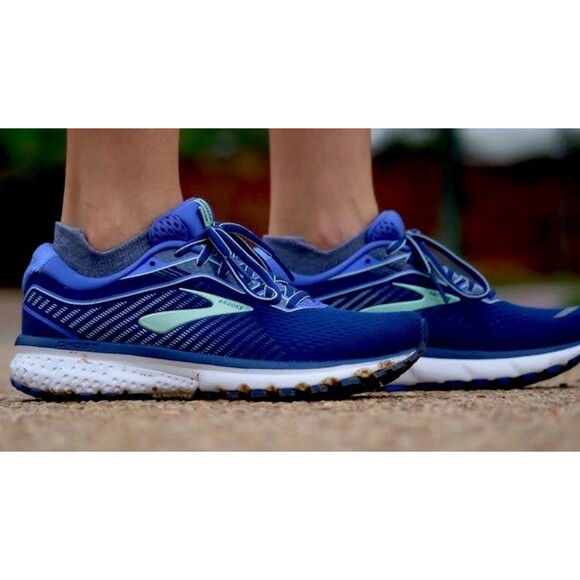 Brooks Ghost 12 Running Shoes Sneakers Size 10 Womens EUC!!! - Picture 1 of 8